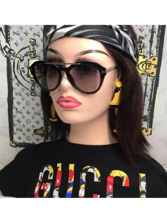 Tom Ford TF576 01B Lisa-02 Sunglasses – Black/Gold – 54mm